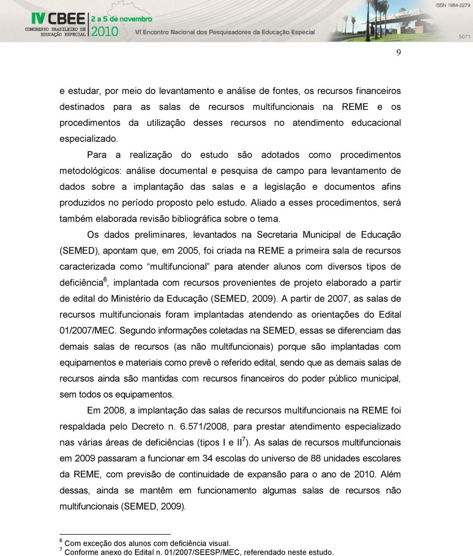 Para a realização do estudo são adotados como procedimentos metodológicos: análise documental e pesquisa de campo para levantamento de dados sobre a implantação das salas e a legislação e documentos