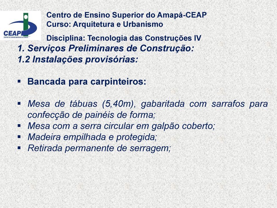 painéis de forma; Mesa com a serra circular em galpão