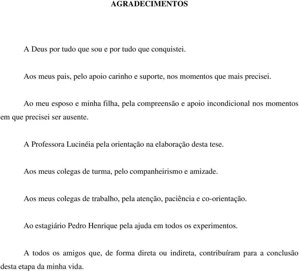 A Professora Lucinéia pela orientação na elaboração desta tese. Aos meus colegas de turma, pelo companheirismo e amizade.