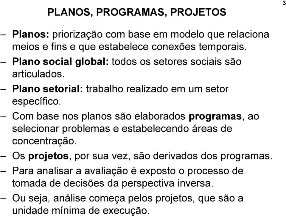 Com base nos planos são elaborados programas, ao selecionar problemas e estabelecendo áreas de concentração.