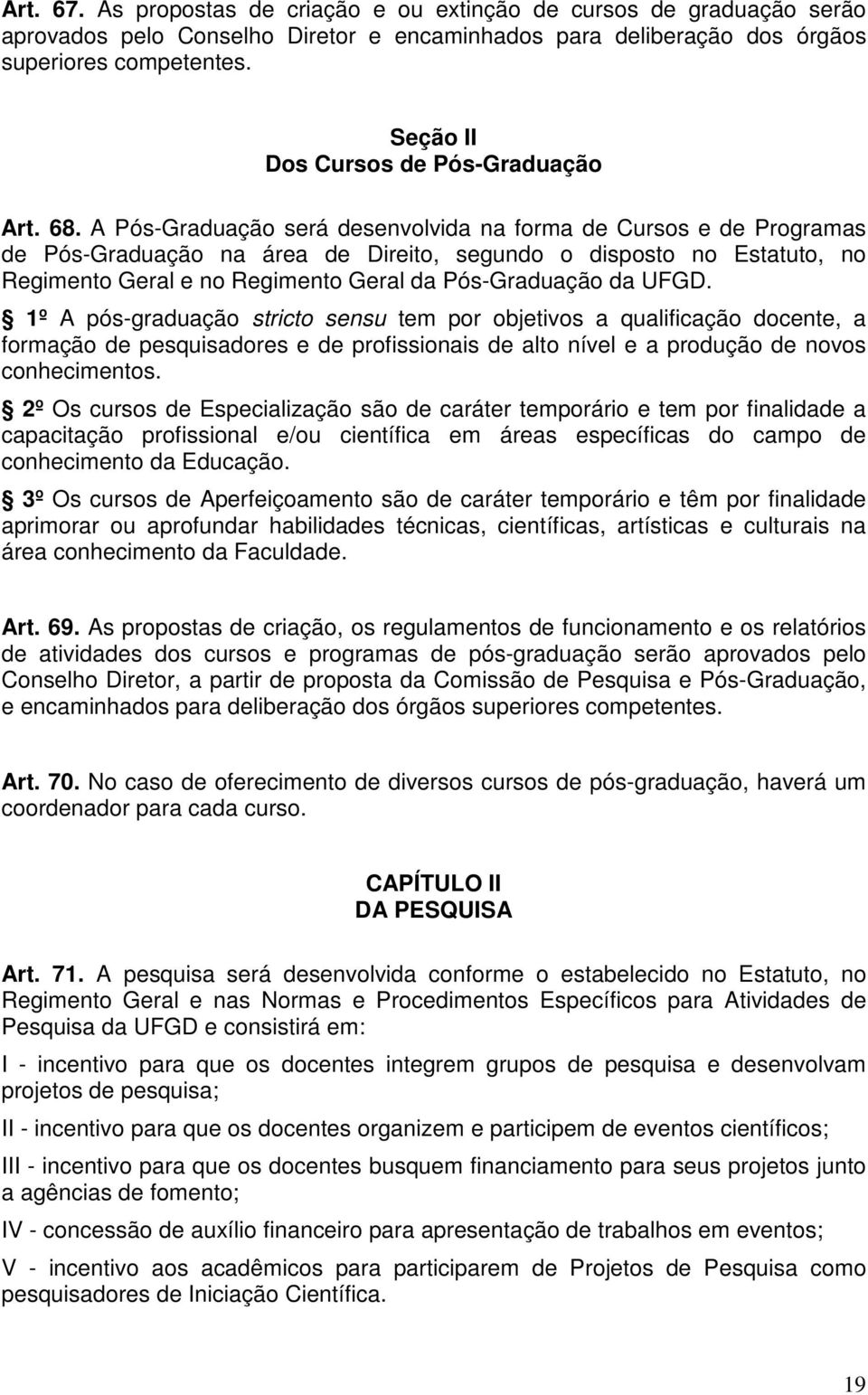 A Pós-Graduação será desenvolvida na forma de Cursos e de Programas de Pós-Graduação na área de Direito, segundo o disposto no Estatuto, no Regimento Geral e no Regimento Geral da Pós-Graduação da