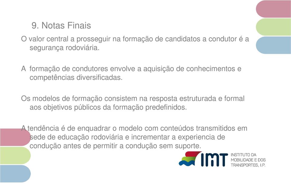 Os modelos de formação consistem na resposta estruturada e formal aos objetivos públicos da formação predefinidos.