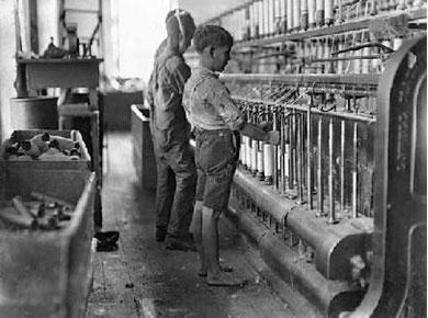 Aumento da produção de mercadorias. Grande divisão técnica do trabalho.