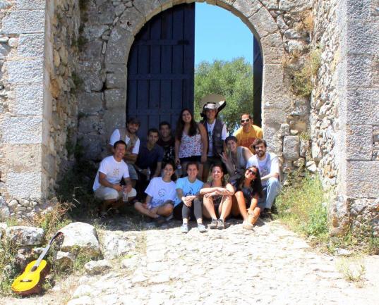 5. ACTIVIDADES COM ANIMADORES O recurso mais importante e escasso da Candeia são os animadores. A animação da Candeia exige um grupo muito unido, amigo e com formação.