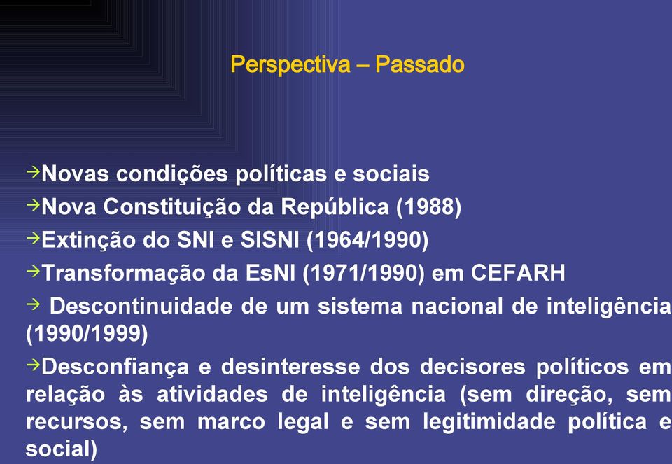 nacional de inteligência (1990/1999) Desconfiança e desinteresse dos decisores políticos em relação às