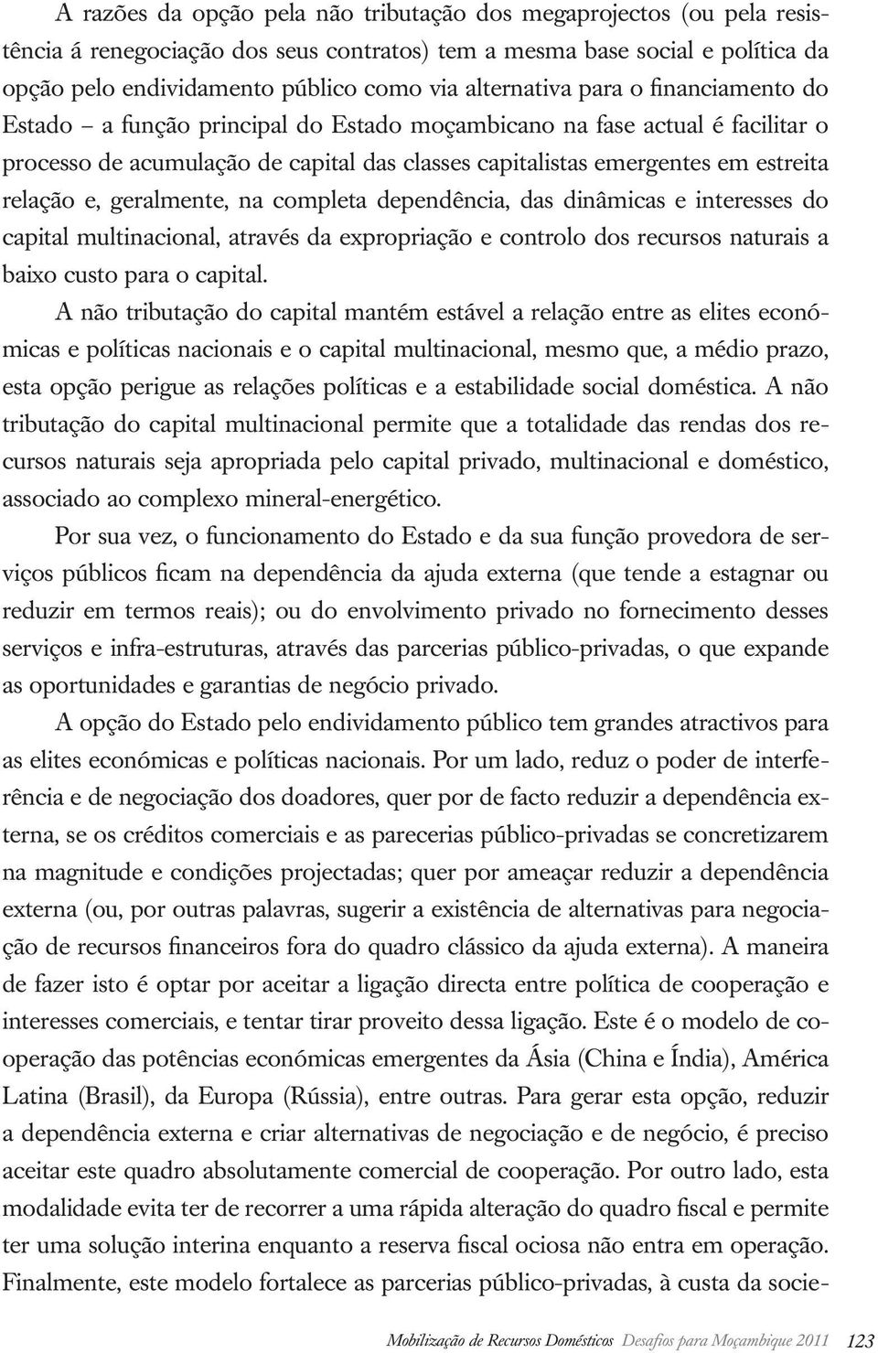 relação e, geralmente, na completa dependência, das dinâmicas e interesses do capital multinacional, através da expropriação e controlo dos recursos naturais a baixo custo para o capital.