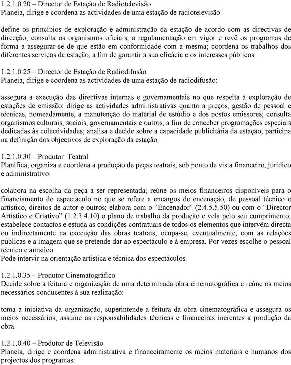 directivas de direcção; consulta os organismos oficiais, a regulamentação em vigor e revê os programas de forma a assegurar-se de que estão em conformidade com a mesma; coordena os trabalhos dos