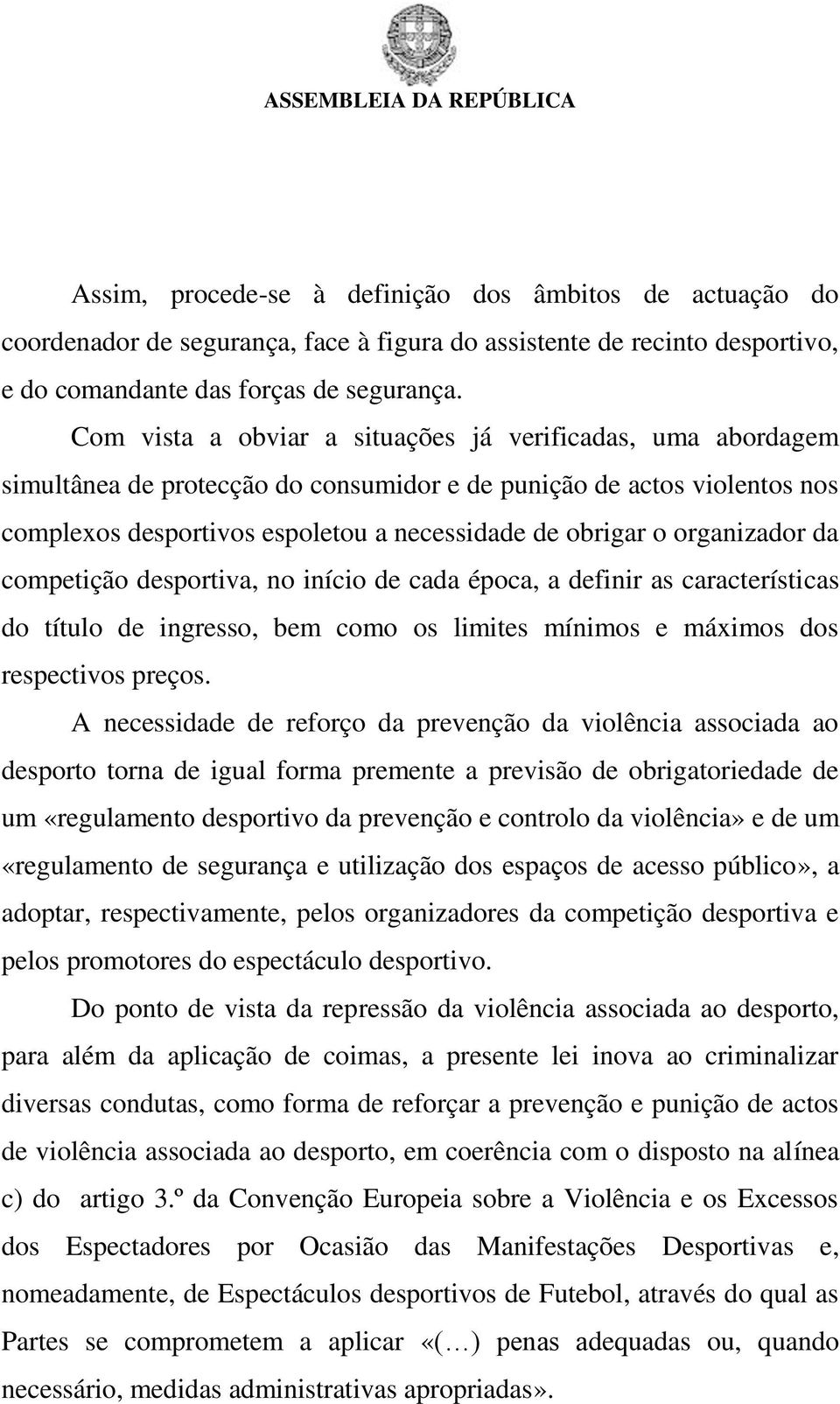 organizador da competição desportiva, no início de cada época, a definir as características do título de ingresso, bem como os limites mínimos e máximos dos respectivos preços.