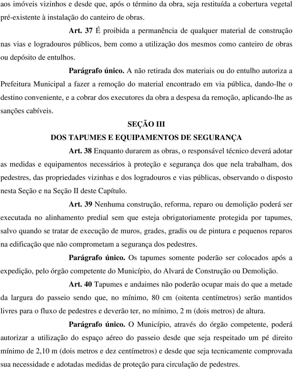 A não retirada dos materiais ou do entulho autoriza a Prefeitura Municipal a fazer a remoção do material encontrado em via pública, dando-lhe o destino conveniente, e a cobrar dos executores da obra