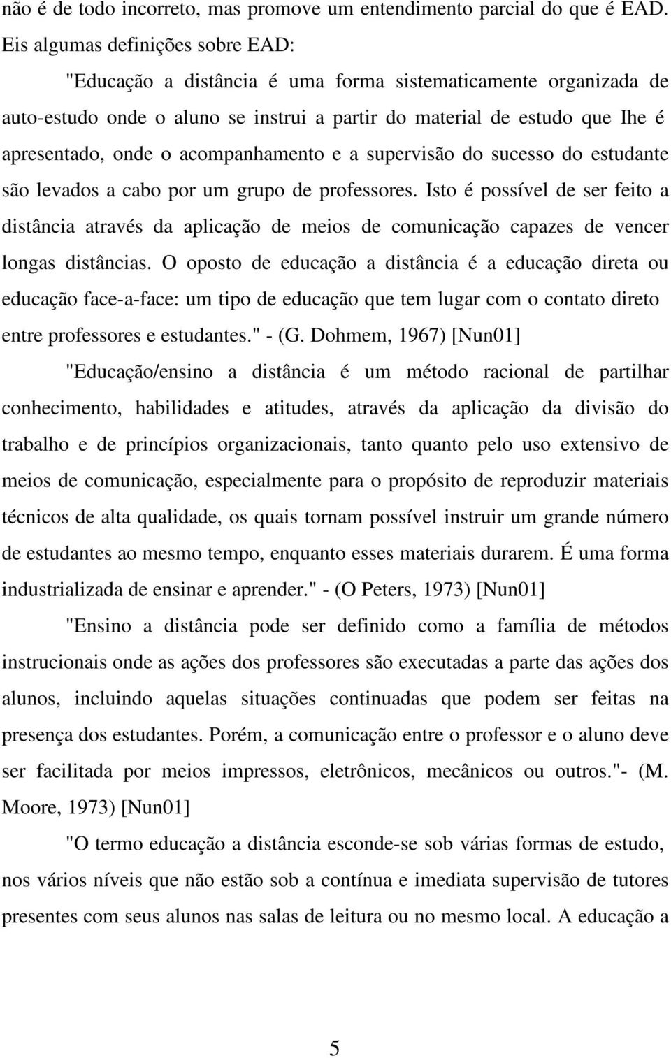 acompanhamento e a supervisão do sucesso do estudante são levados a cabo por um grupo de professores.