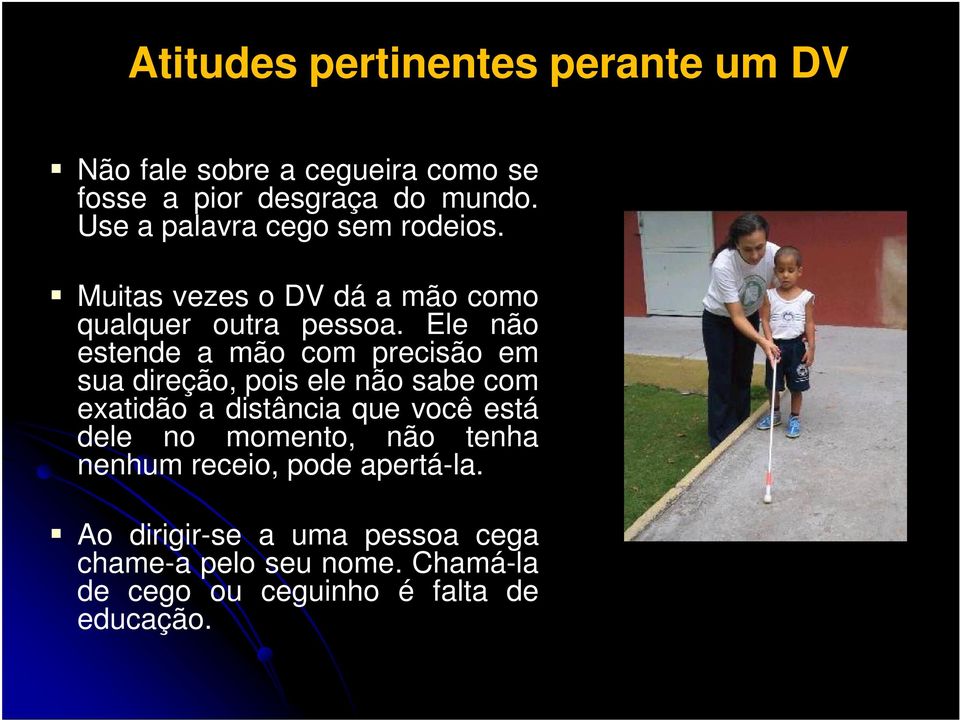 Ele não estende a mão com precisão em sua direção, pois ele não sabe com exatidão a distância que você está dele