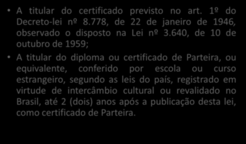 QUEM SÃO AUXILIARES DE ENFERMAGEM I - o titular de certificado de Auxiliar de Enfermagem conferido por instituição de ensino, nos termos da lei e registrado no órgão competente; II - o titular de