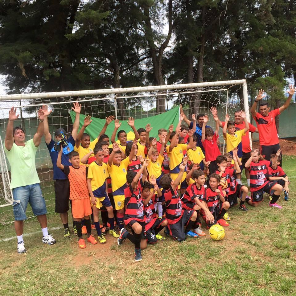 Futebol Copa Cota Mil de Futebol, evento que reúne atletas mirins de 7 a 11 anos em uma emocionante disputa entre os