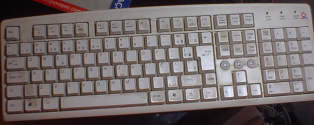 Teclado de computador e mouse..interfaces adequadas? O teclado de computador não é nenhuma maravilha ergométrica.