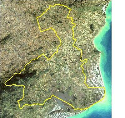 . Figura 1 - Localização do município de Campos dos Goytacazes RJ. 3.1. Geologia e Geomorfologia Regional O município de Campos dos Goytacazes apresenta três divisões geológicogeomorfológicas segundo RAMOS et al.