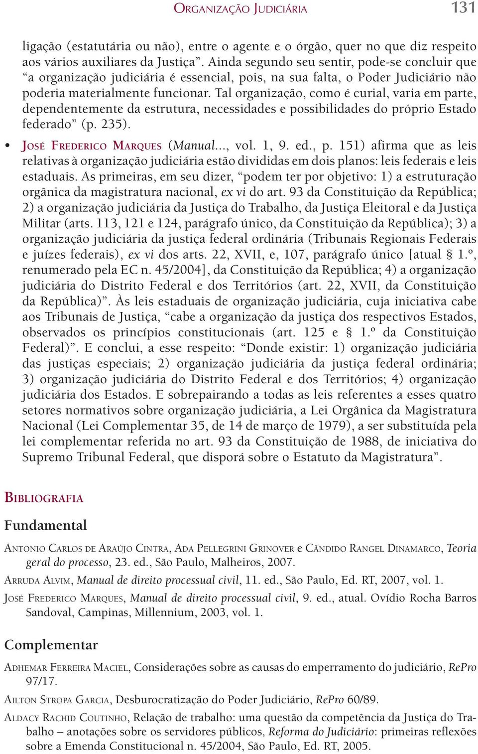 Tal organização, como é curial, varia em parte, dependentemente da estrutura, necessidades e possibilidades do próprio Estado federado (p. 235). José Frederico Marques (Manual..., vol. 1, 9. ed., p.