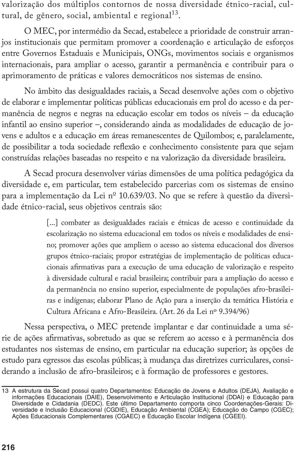 movimentos sociais e organismos internacionais, para ampliar o acesso, garantir a permanência e contribuir para o aprimoramento de práticas e valores democráticos nos sistemas de ensino.