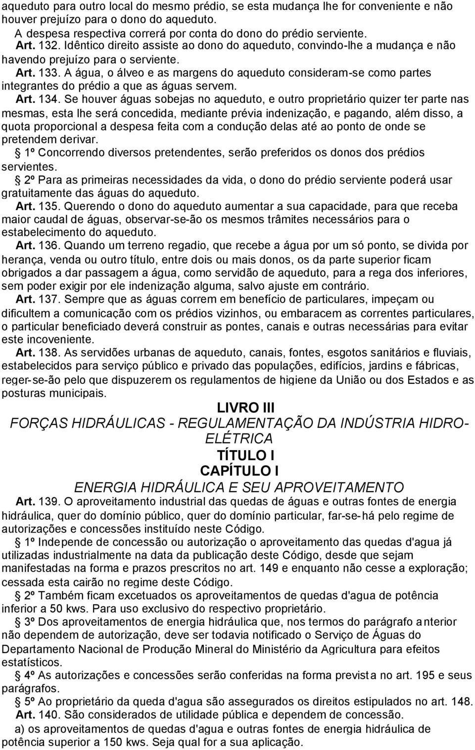 A água, o álveo e as margens do aqueduto consideram-se como partes integrantes do prédio a que as águas servem. Art. 134.