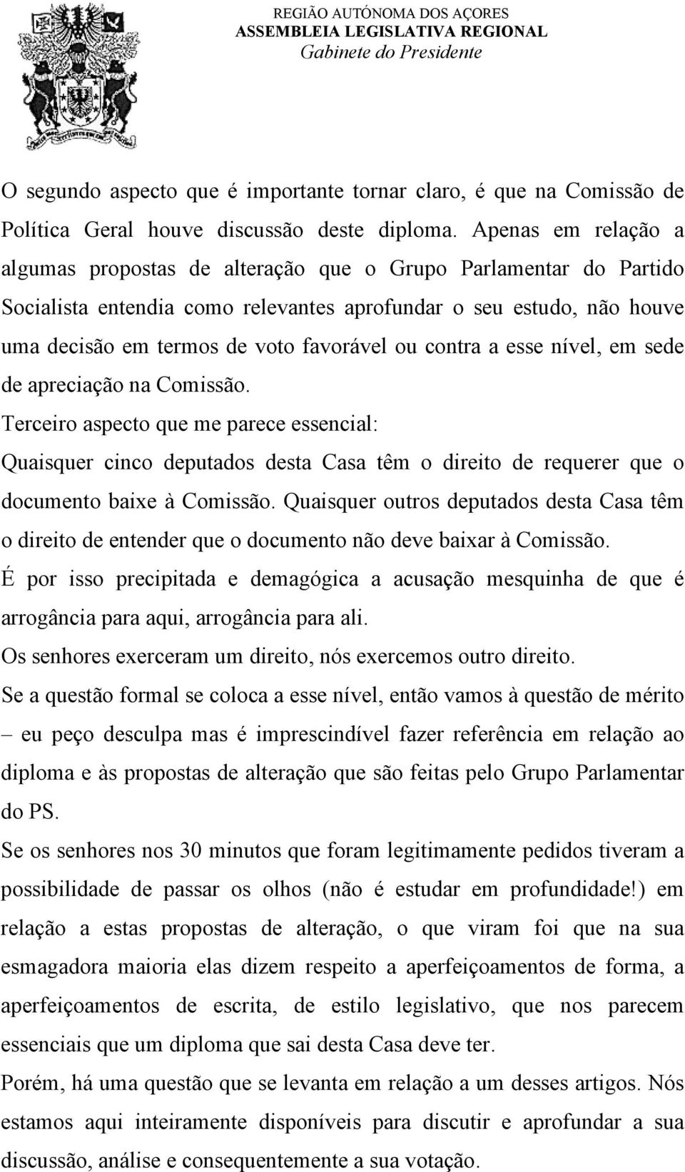 contra a esse nível, em sede de apreciação na Comissão. Terceiro aspecto que me parece essencial: Quaisquer cinco deputados desta Casa têm o direito de requerer que o documento baixe à Comissão.