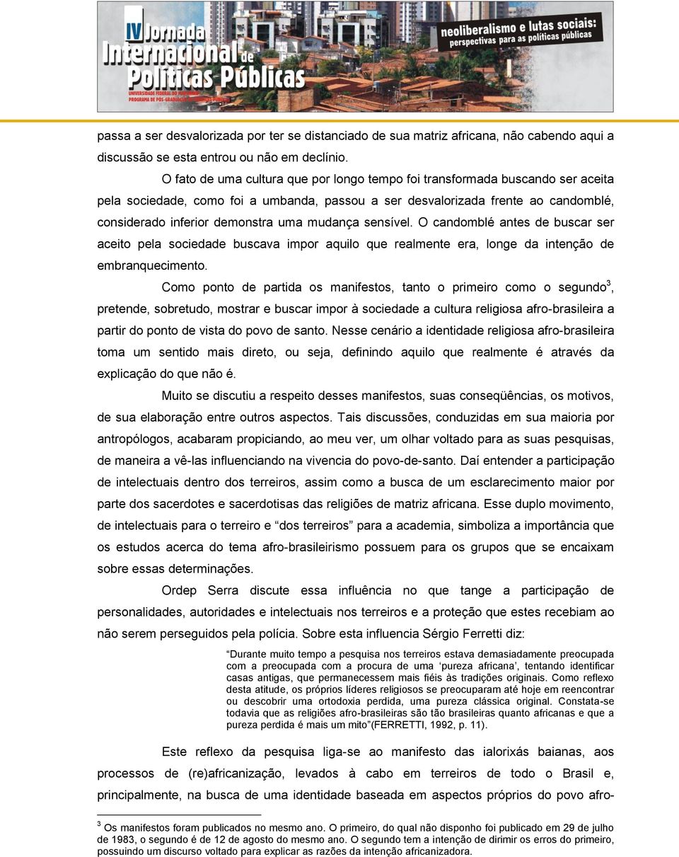 mudança sensível. O candomblé antes de buscar ser aceito pela sociedade buscava impor aquilo que realmente era, longe da intenção de embranquecimento.