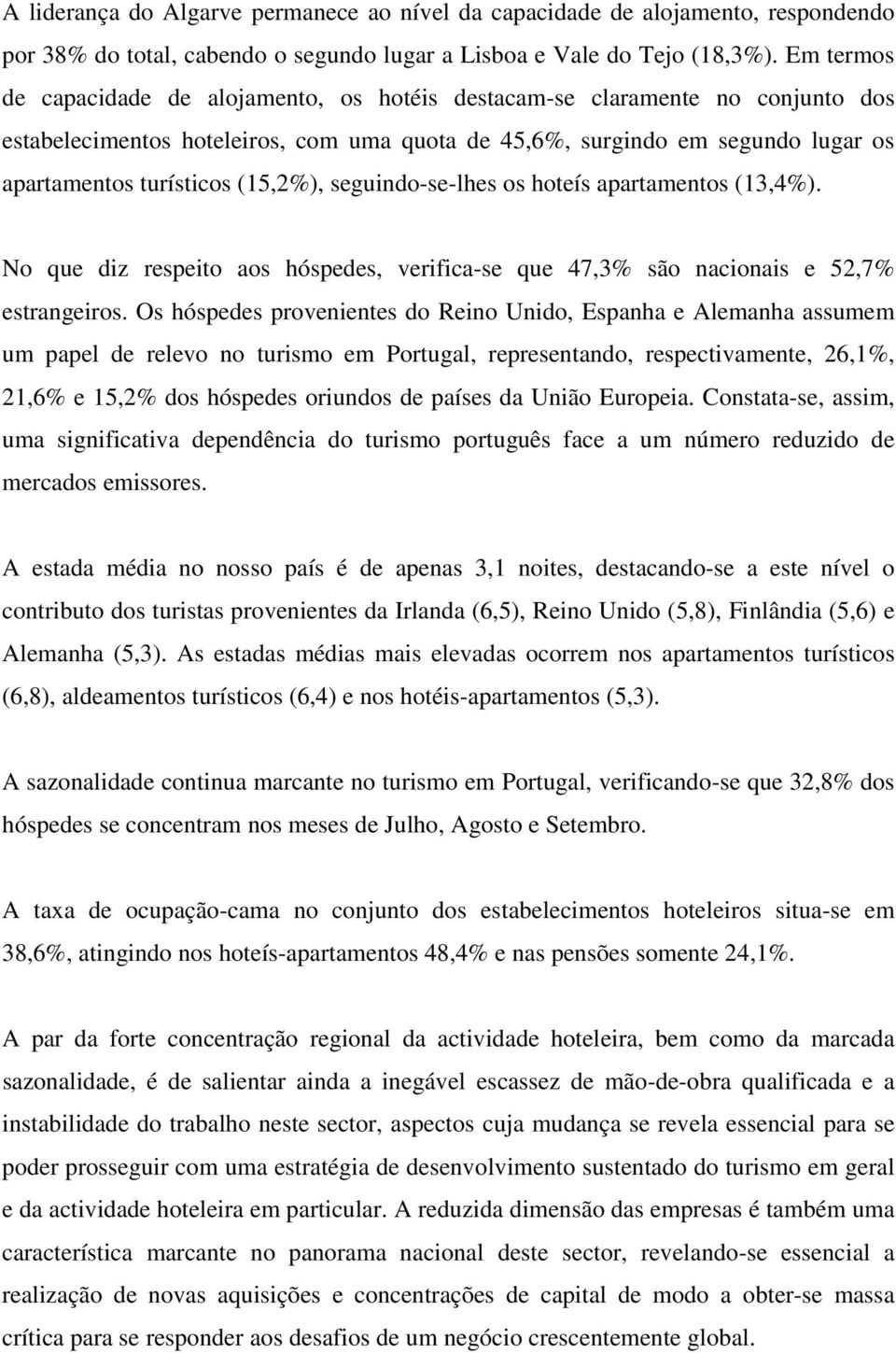 (15,2%), seguindo-se-lhes os hoteís apartamentos (13,4%). No que diz respeito aos hóspedes, verifica-se que 47,3% são nacionais e 52,7% estrangeiros.