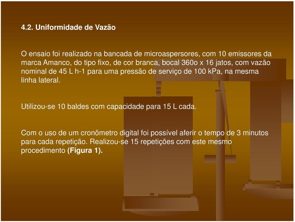 mesma linha lateral. Utilizou-se 10 baldes com capacidade para 15 L cada.