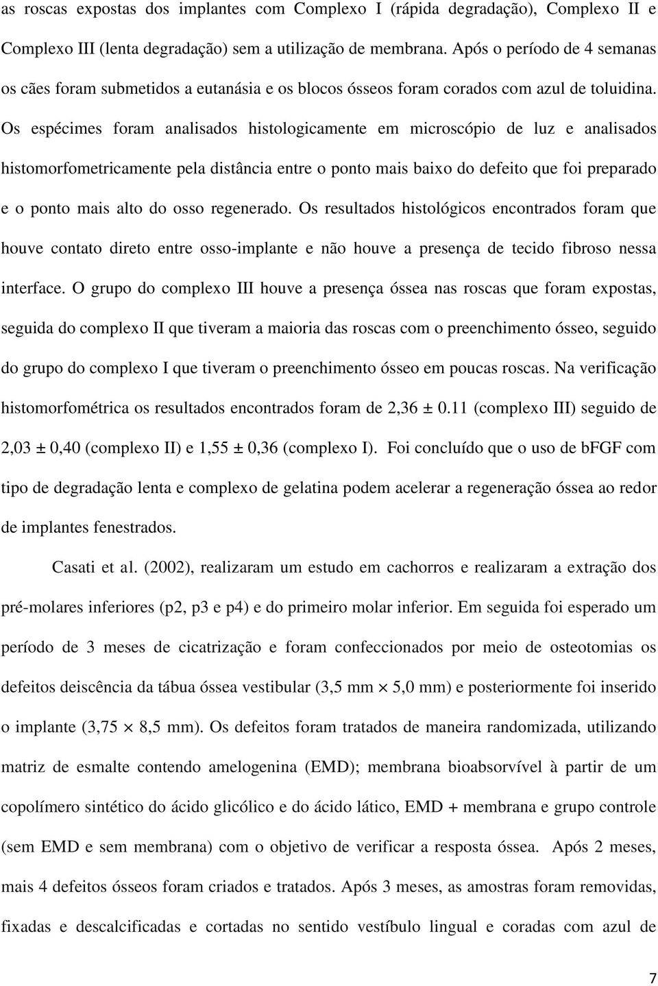 Os espécimes foram analisados histologicamente em microscópio de luz e analisados histomorfometricamente pela distância entre o ponto mais baixo do defeito que foi preparado e o ponto mais alto do