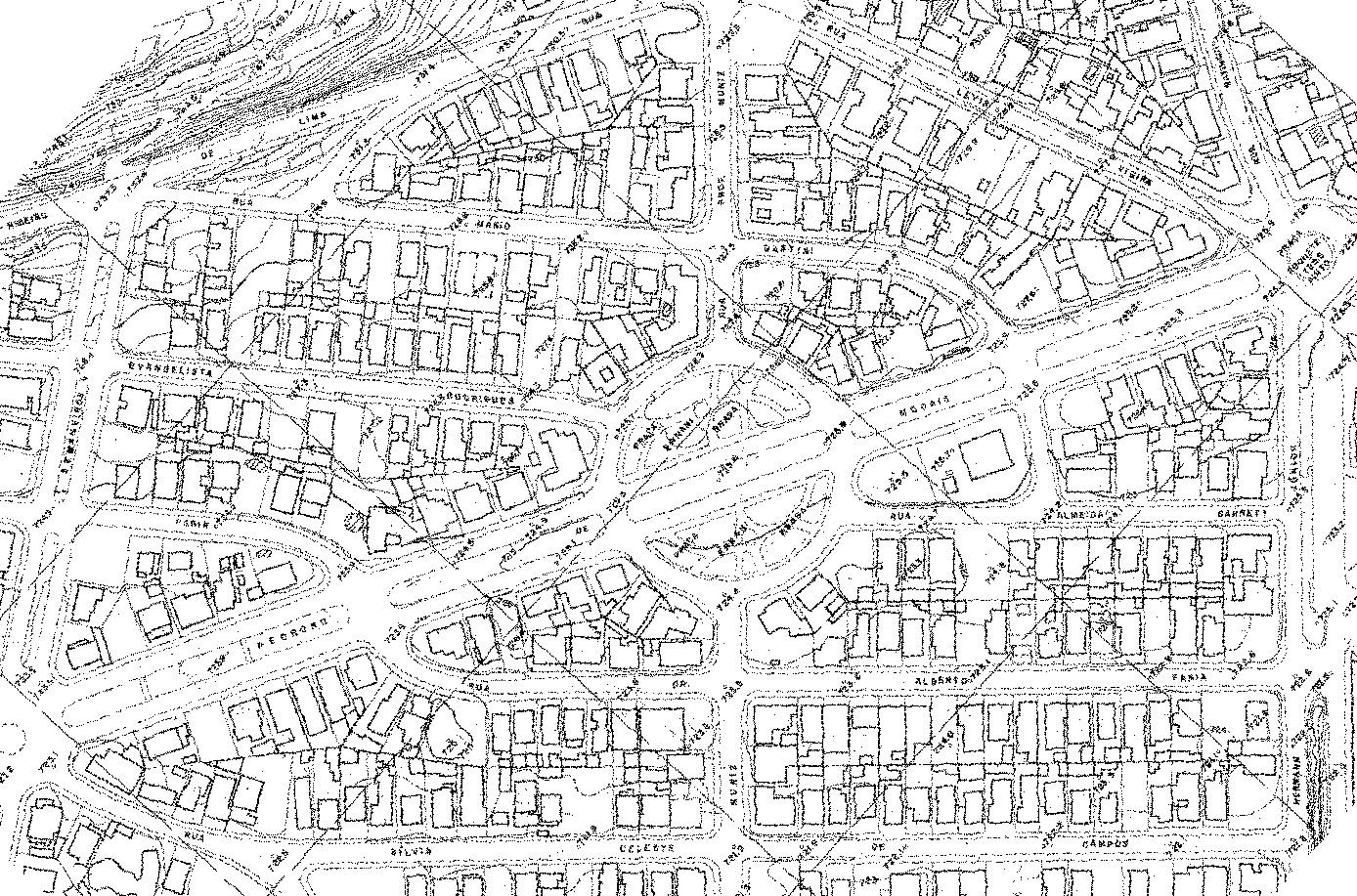 Malha urbana: traçado urbano orgânico.