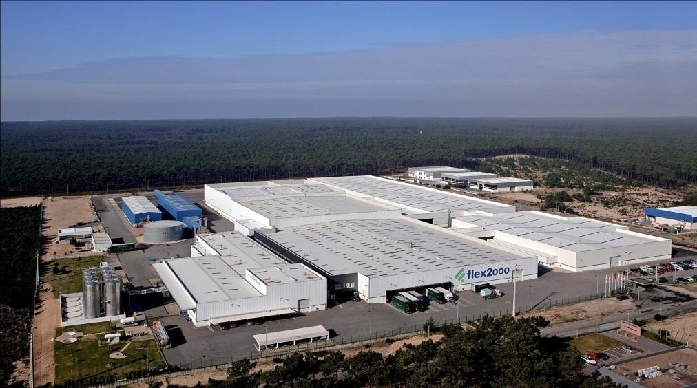 000 m2 com uma capacidade de produção na ordem das 30.000 toneladas.