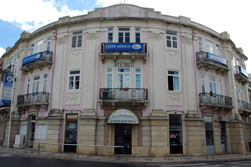 04 Continue a subir a Praça da República e dirija-se ao Mercado Municipal. Este edifício, inaugurado em 1908, foi construído segundo projeto do arquiteto Alfredo Costa Campos.