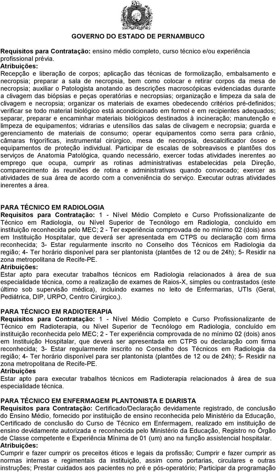 Patologista anotando as descrições macroscópicas evidenciadas durante a clivagem das biópsias e peças operatórias e necropsias; organização e limpeza da sala de clivagem e necropsia; organizar os