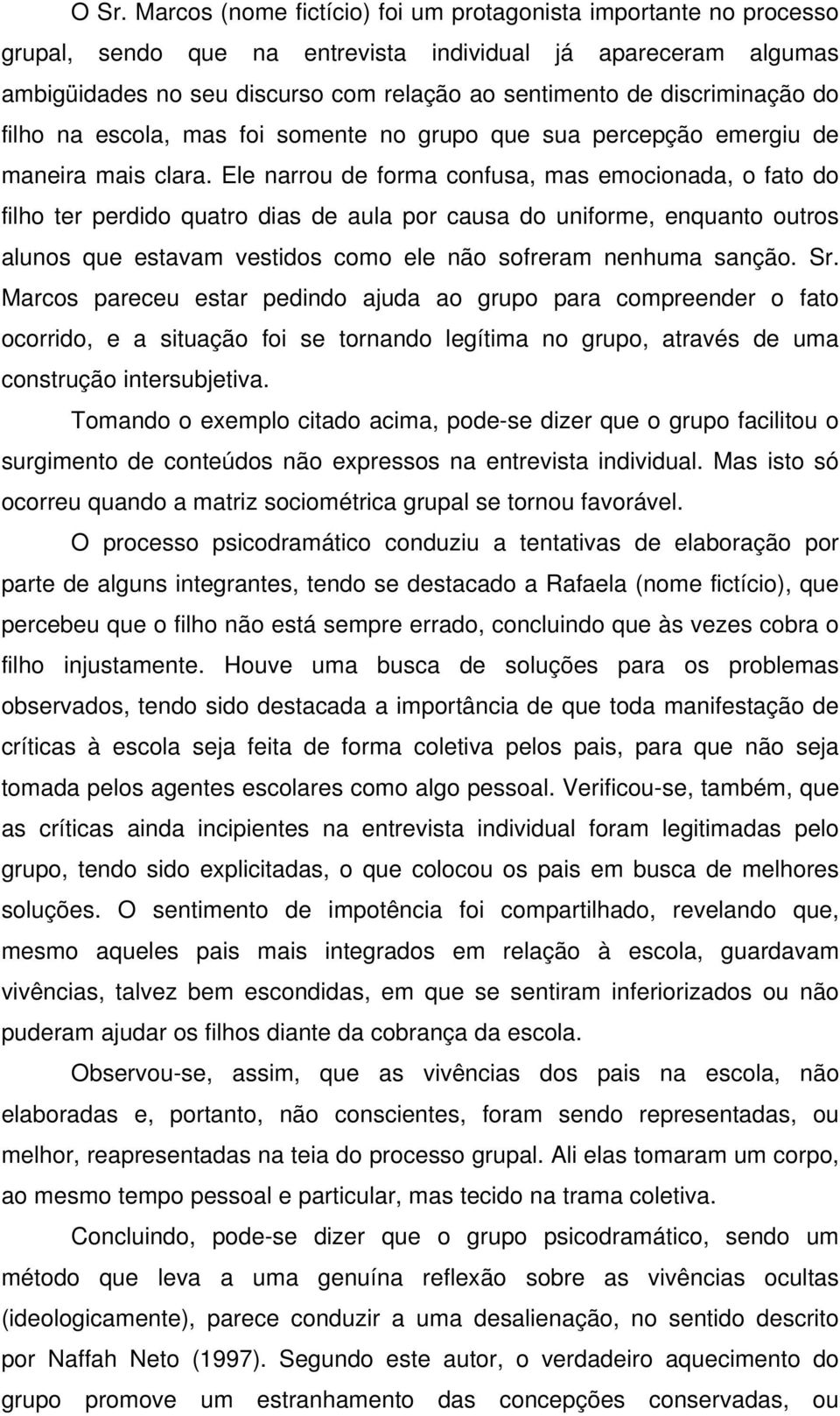 Ele narrou de forma confusa, mas emocionada, o fato do filho ter perdido quatro dias de aula por causa do uniforme, enquanto outros alunos que estavam vestidos como ele não sofreram nenhuma sanção.