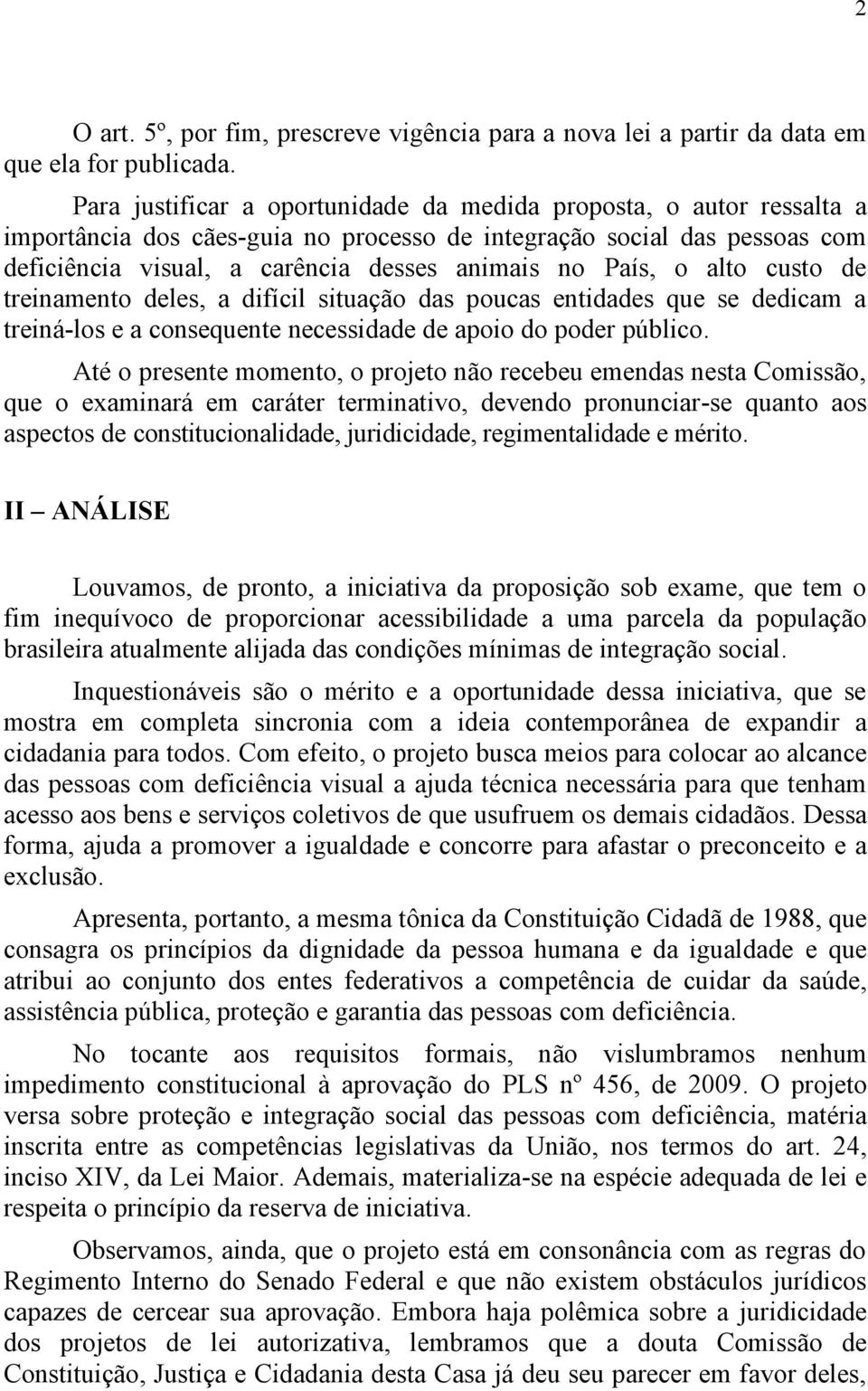 o alto custo de treinamento deles, a difícil situação das poucas entidades que se dedicam a treiná-los e a consequente necessidade de apoio do poder público.