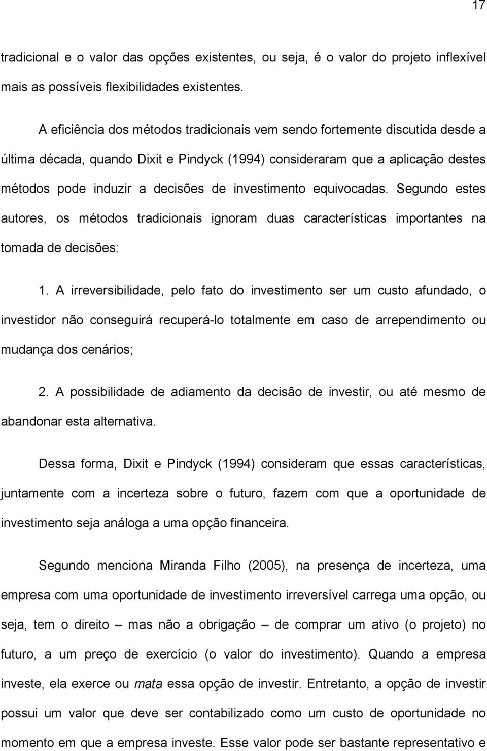 investimento equivocadas. Segundo estes autores, os métodos tradicionais ignoram duas características importantes na tomada de decisões: 1.