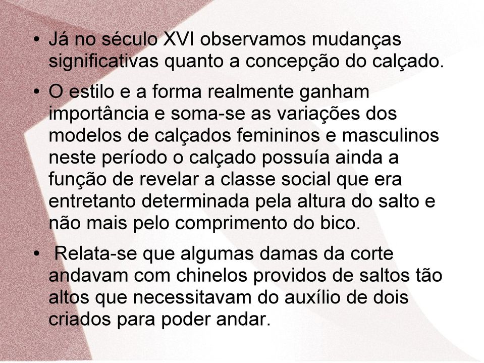 período o calçado possuía ainda a função de revelar a classe social que era entretanto determinada pela altura do salto e não