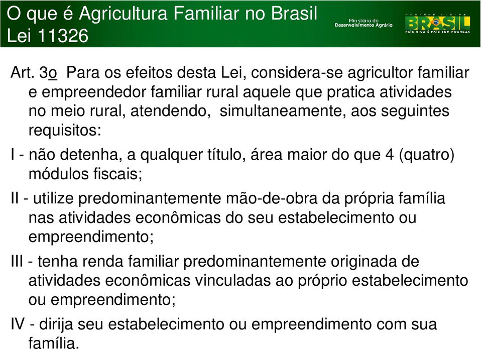 aos seguintes requisitos: I - não detenha, a qualquer título, área maior do que 4 (quatro) módulos fiscais; II - utilize predominantemente mão-de-obra da própria