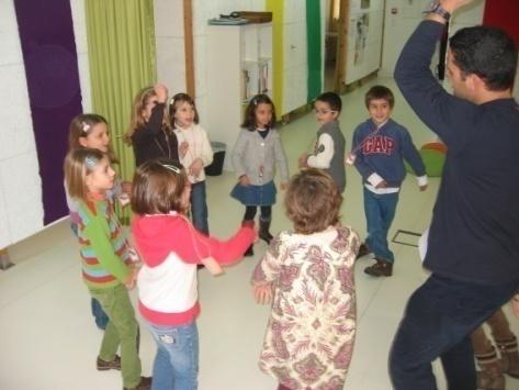 Dança Comigo 3-10 anos Nasceste a dançar e não consegues parar? O teu pezinho não pára quando ouves uma música?