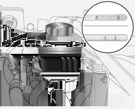 162 Starostlivosť o vozidlo Hladina chladiacej kvapaliny Výstraha Príliš nízka hladina chladiacej kvapaliny môže spôsobiť poškodenie motora.