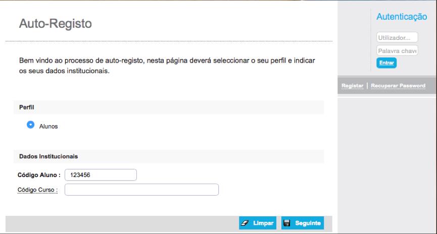 Escolher o perfil de aluno, preencher as caixas com o Número de Aluno na UALG e pesquisar pelo Código do Curso.