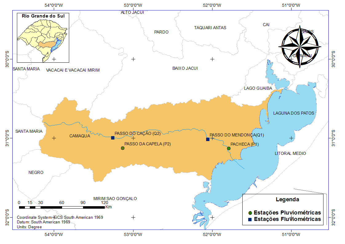 19,55 L/s/Km². Situa-se nas províncias geomorfológicas Planície Costeira e Escudo Sul- Riograndense. De acordo com SEMA (2002, p.