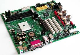 Placa-mãe Conhecida como Mother Board ou Placa de CPU, é a placa de circuito mais importante do PC, pois nela