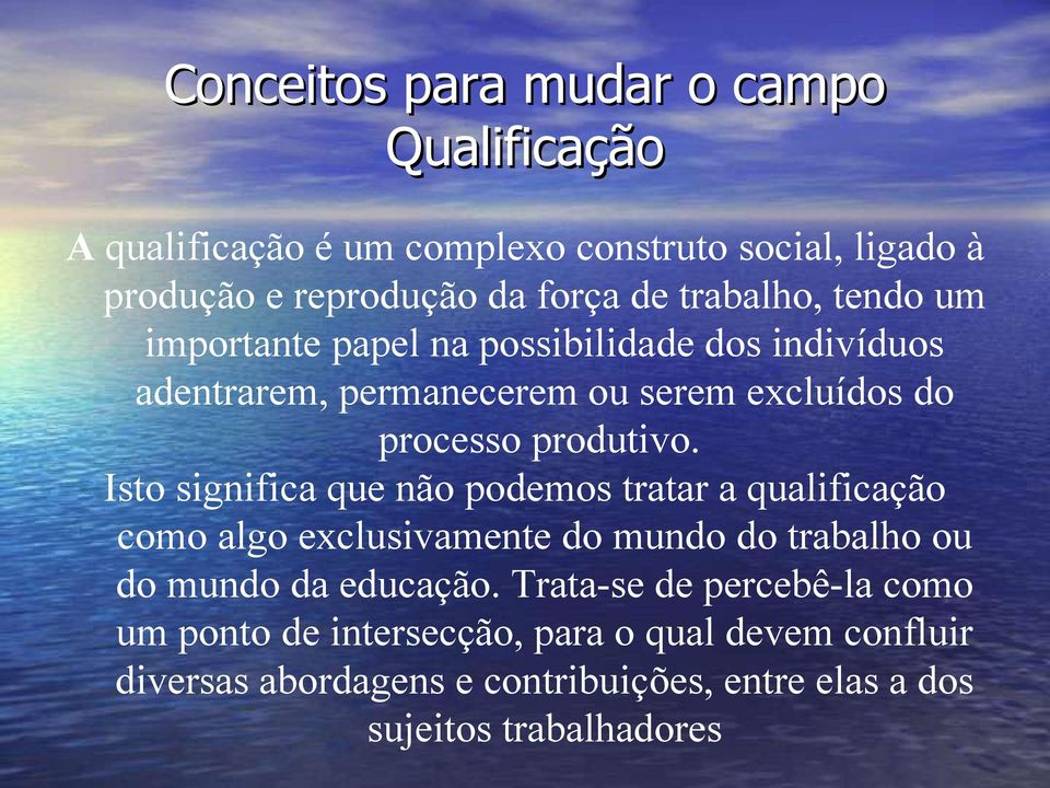 Isto significa que não podemos tratar a qualificação como algo exclusivamente do mundo do trabalho ou do mundo da educação.