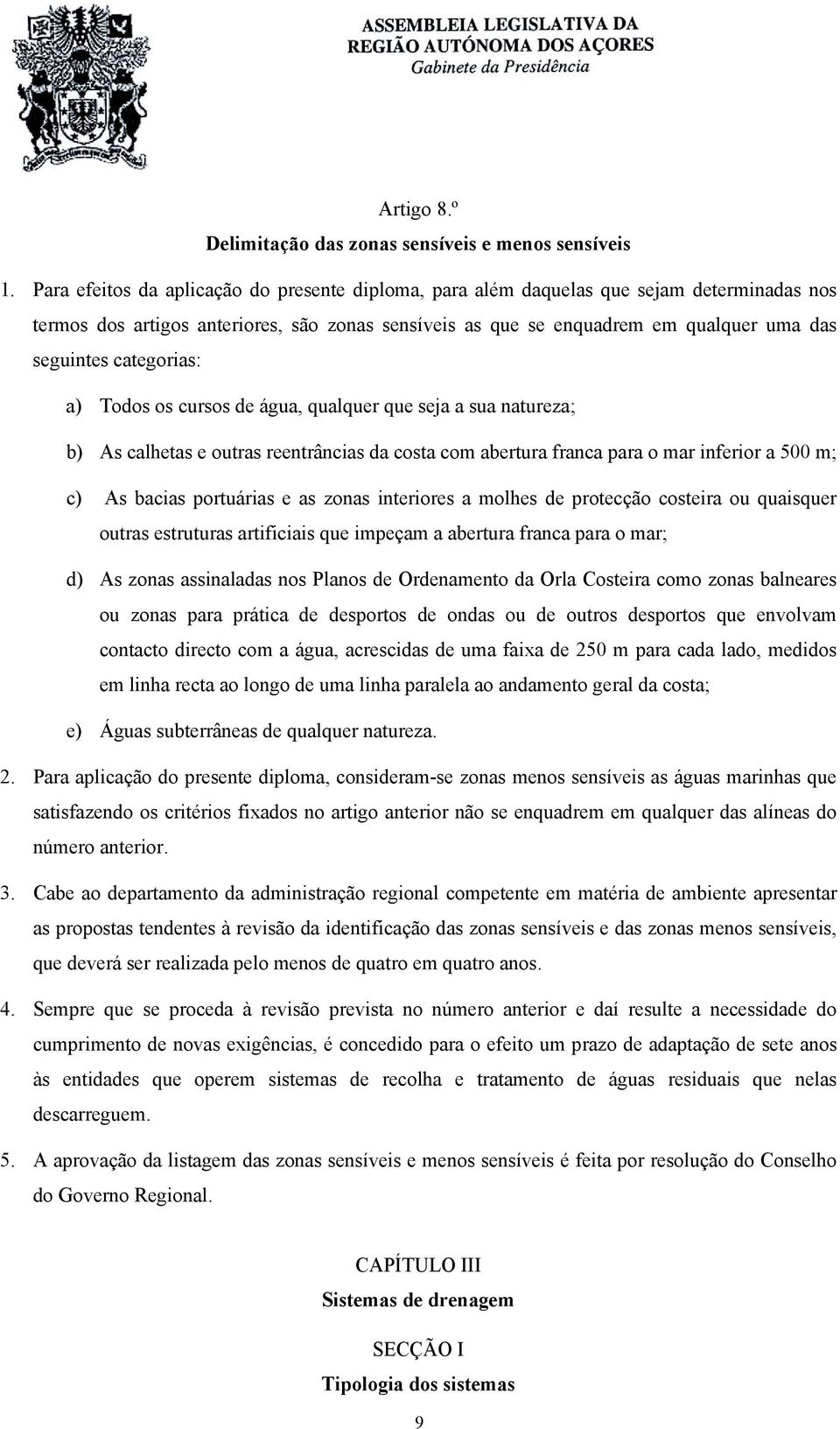 categorias: a) Todos os cursos de água, qualquer que seja a sua natureza; b) As calhetas e outras reentrâncias da costa com abertura franca para o mar inferior a 500 m; c) As bacias portuárias e as