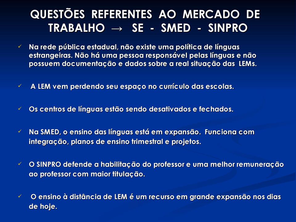 A LEM vem perdendo seu espaço no currículo das escolas. Os centros de línguas estão sendo desativados e fechados. Na SMED, o ensino das línguas está em expansão.