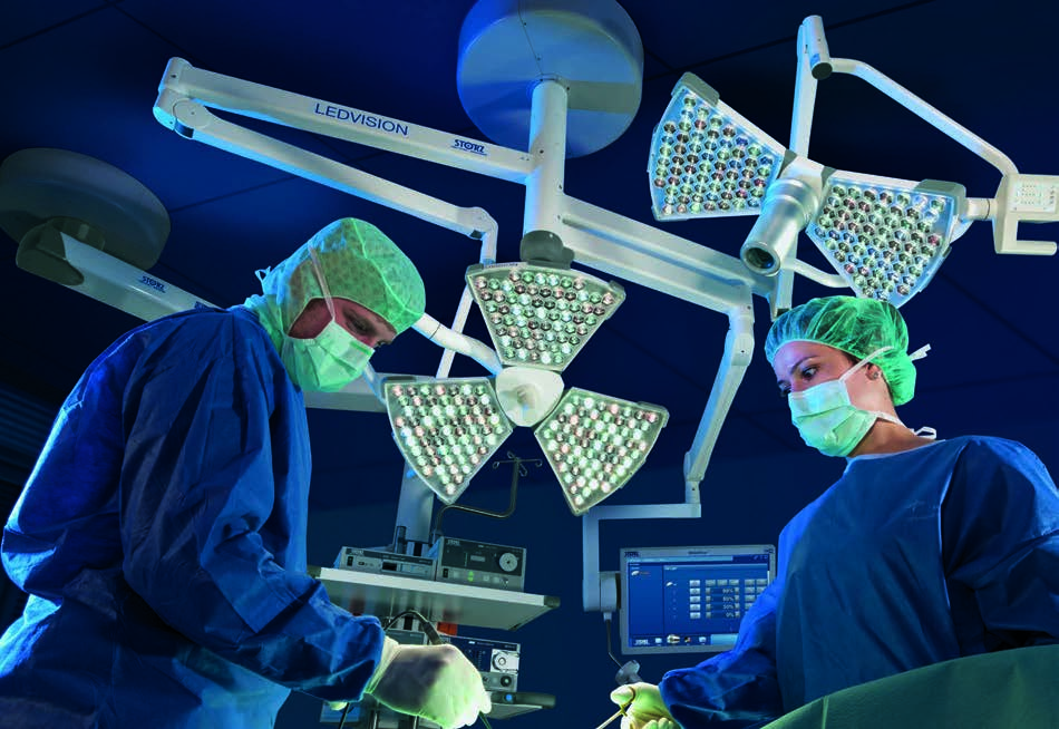 LEDVISION Foco cirúrgico Iluminação cirúrgica KARL STORZ Iluminação proporciona cores originais para a exibição perfeita de pequenas estruturas de vasos e nervos Iluminação isenta de sombras com