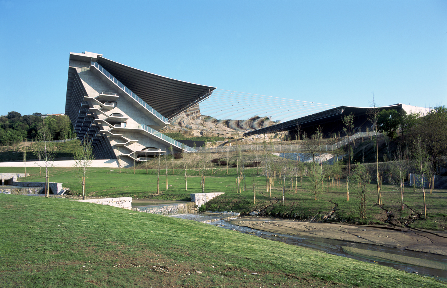 SÉRIE C OBRAS DE REFERÊNCIA 3 Estádio Municipal de Braga Eduardo Souto Moura Braga 2003