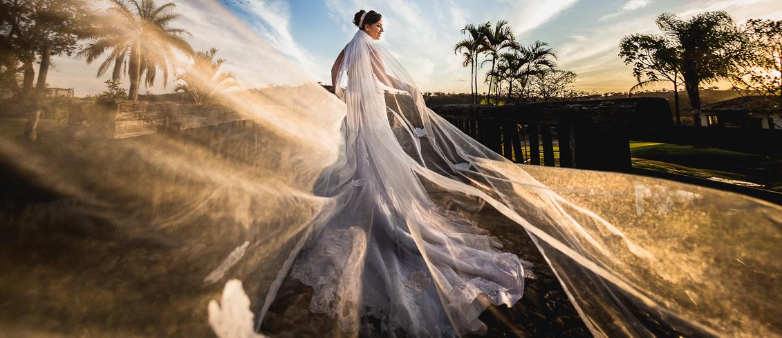 SERVIÇOS // Emoção, história e arte. Trato as fotografias do seu casamento como obras de arte, mas não quero apenas a estética, busco os significados, procuro verdade e emoção.