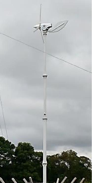 Aerogerador ZM Bombas sob ensaio (02/06/16 a 15/08/16) Modelo Gerador Altura Peso (sem a torre) Peso da torre Potência nominal Produção anual de energia (vento médio de 6 m/s) Velocidade do vento a