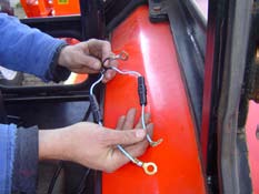 4 - Montagem do Tanker B) Preparando o sistema: conexão elétrica Cabos - entradas e saídas do painel: G - Alimentação do farolete do tubo de descarga.