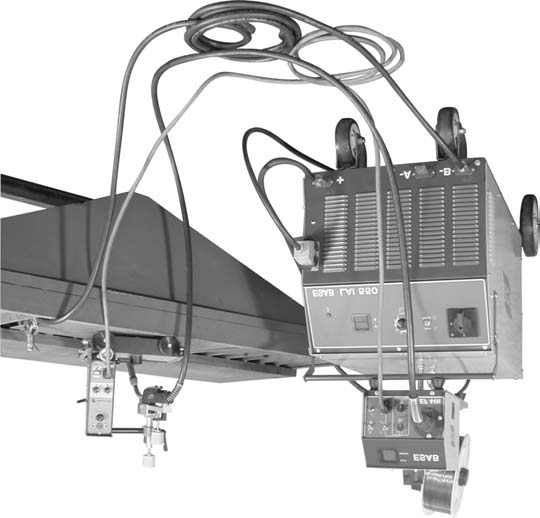 6.3) Local de Trabalho Vários fatores devem ser considerados ao se determinar o local de trabalho de um equipamento para soldagem, de maneira a proporcionar uma operação segura e eficiente.